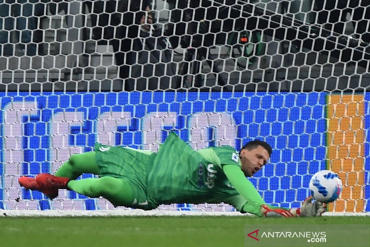 Wojciech Szczesny perpanjang kontrak dua tahun pada Barcelona