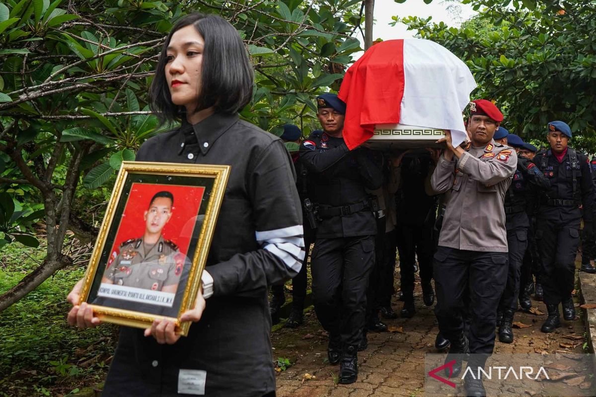 Pengertian anumerta: Penghargaan bagi PNS juga TNI yang dimaksud yang disebutkan gugur