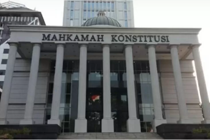 MK Tolak Uji Bahan Syarat Capres-Cawapres Harus S1