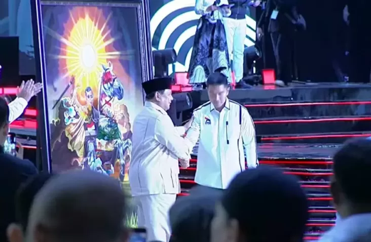 Prabowo Hadiri Penutupan Kongres PSI, Disambut Yel-yel Bantuan 2 Periode lalu Terima Lukisan Berbahan Tanah