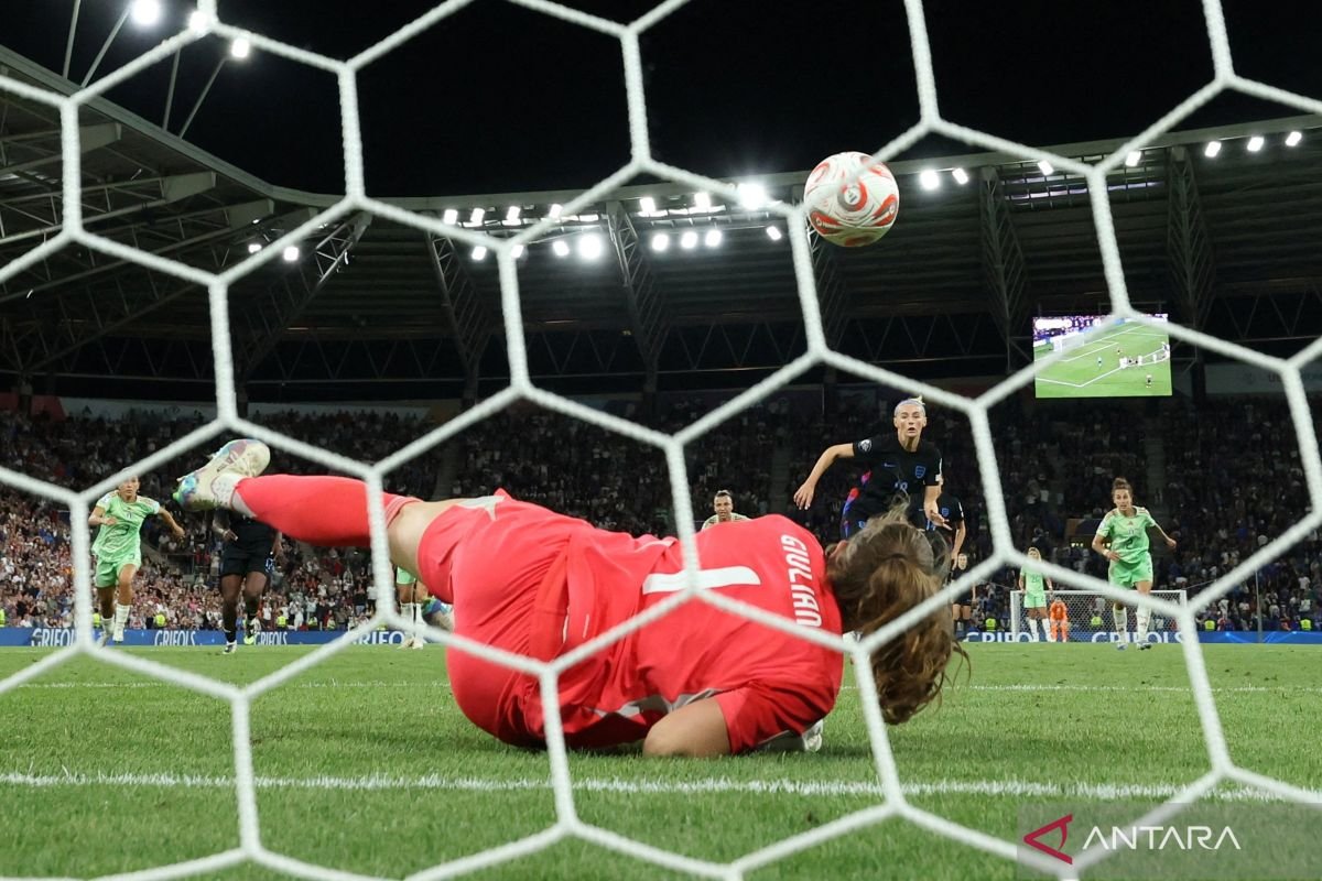 Kenapa kiper identik dengan nomor punggung 1?