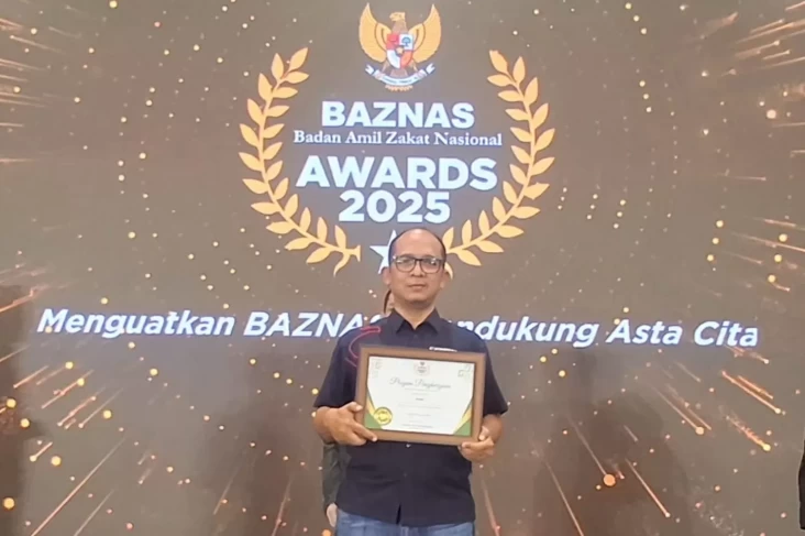 SindoNews.com Raih Penghargaan Baznas Award Kategori Industri Industri Media Online Pewarta Pergerakan Zakat Terbaik
