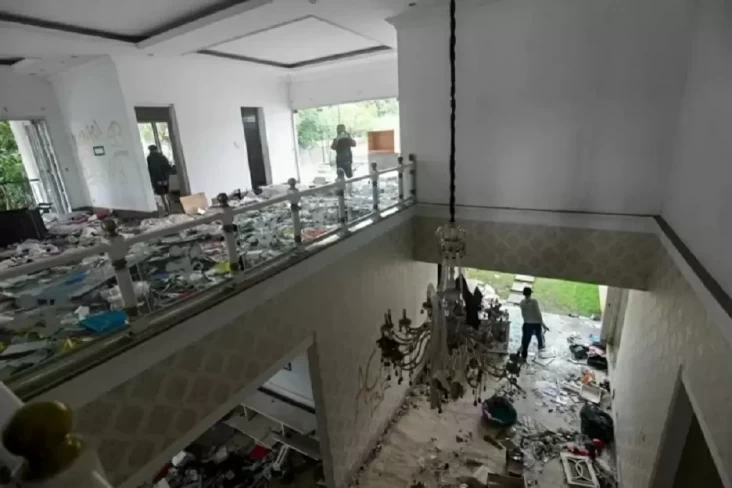 12 Orang Pelaku Penjarahan Rumah Uya Kuya Jadi Tersangka