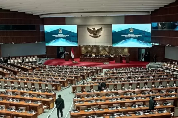 Anggota DPR yang dimaksud dimaksud Dinonaktifkan Ternyata Masih Terima Gaji