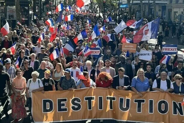 Demo Besar Guncang Prancis, Tuntut Presiden Emmanuel Macron Mundur