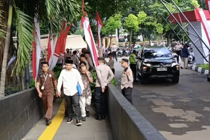 Kasus Kuota Haji, Gus Yaqut Penuhi Panggilan KPK Bawa Map Biru