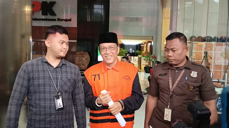 Noel Ebenezer Pakai Peci Hitam ketika Diperiksa KPK: Biar Lebih Keren