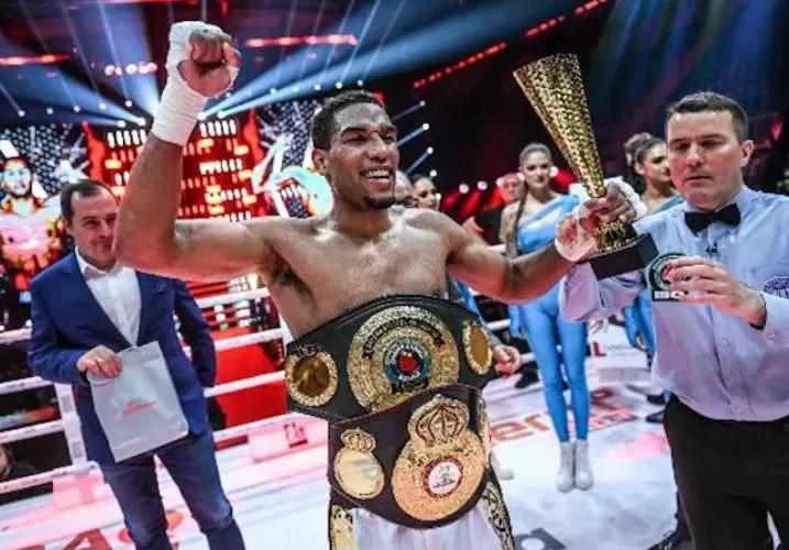 Osleys Iglesias Petinju Tangan Besi Raja KO Tak Terkalahkan yang yang dimaksud Ditakuti Canelo