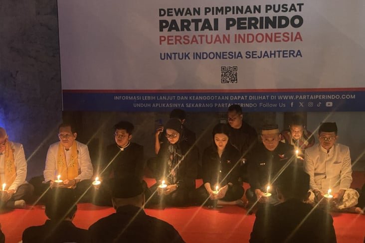 Sikapi Situasi pada Indonesia, Angela Tanoesoedibjo Pimpin Doa Lintas Agama pada DPP Partai Perindo