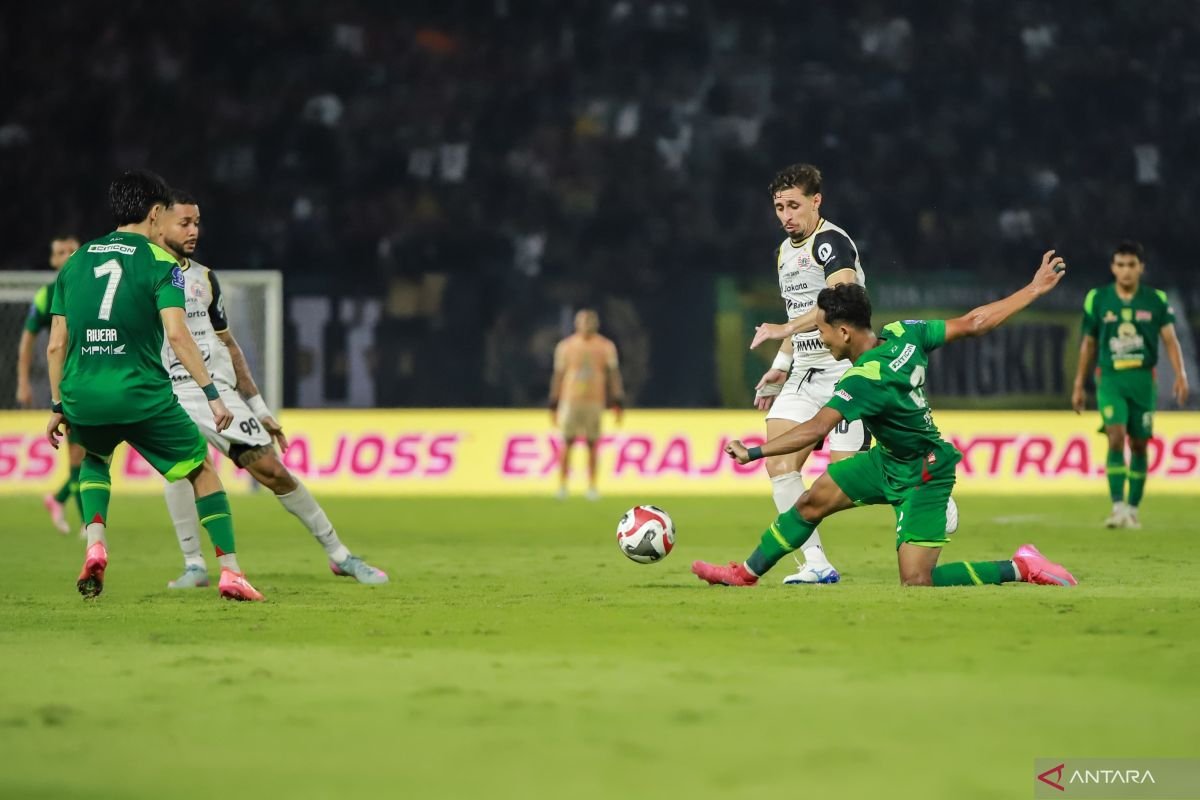 Persija benamkan Persebaya 3-1 dalam Gelora Bung Tomo