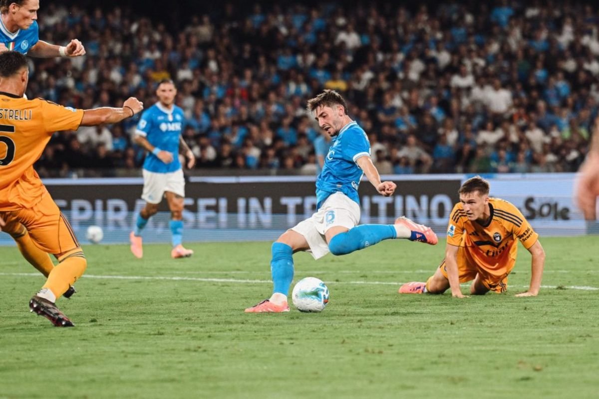 squad klub Napoli masih sempurna seusai amankan kemenangan 3-2 kontra Pisa