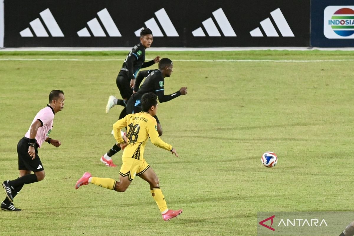 Barito Putera berunjuk rasa kepemimpinan wasit Juandi di mana jamu Persela FC