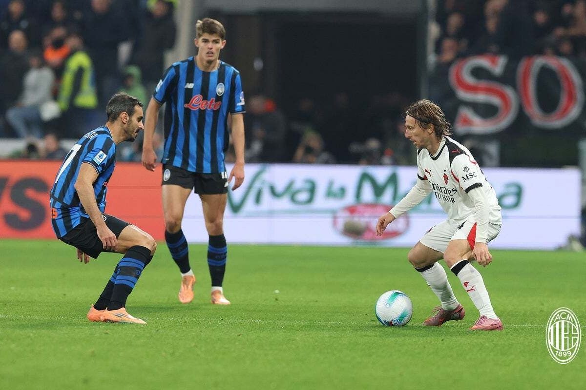AC Milan gagal geser kelompok klub Napoli usai ditahan imbang Atalanta 1-1