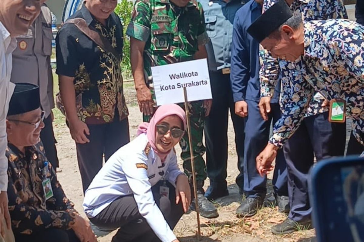Ini adalah adalah Profil Astrid Widayani, Wakil Wali Pusat Daerah Perkotaan Solo-Ketua DPD PSI Solo