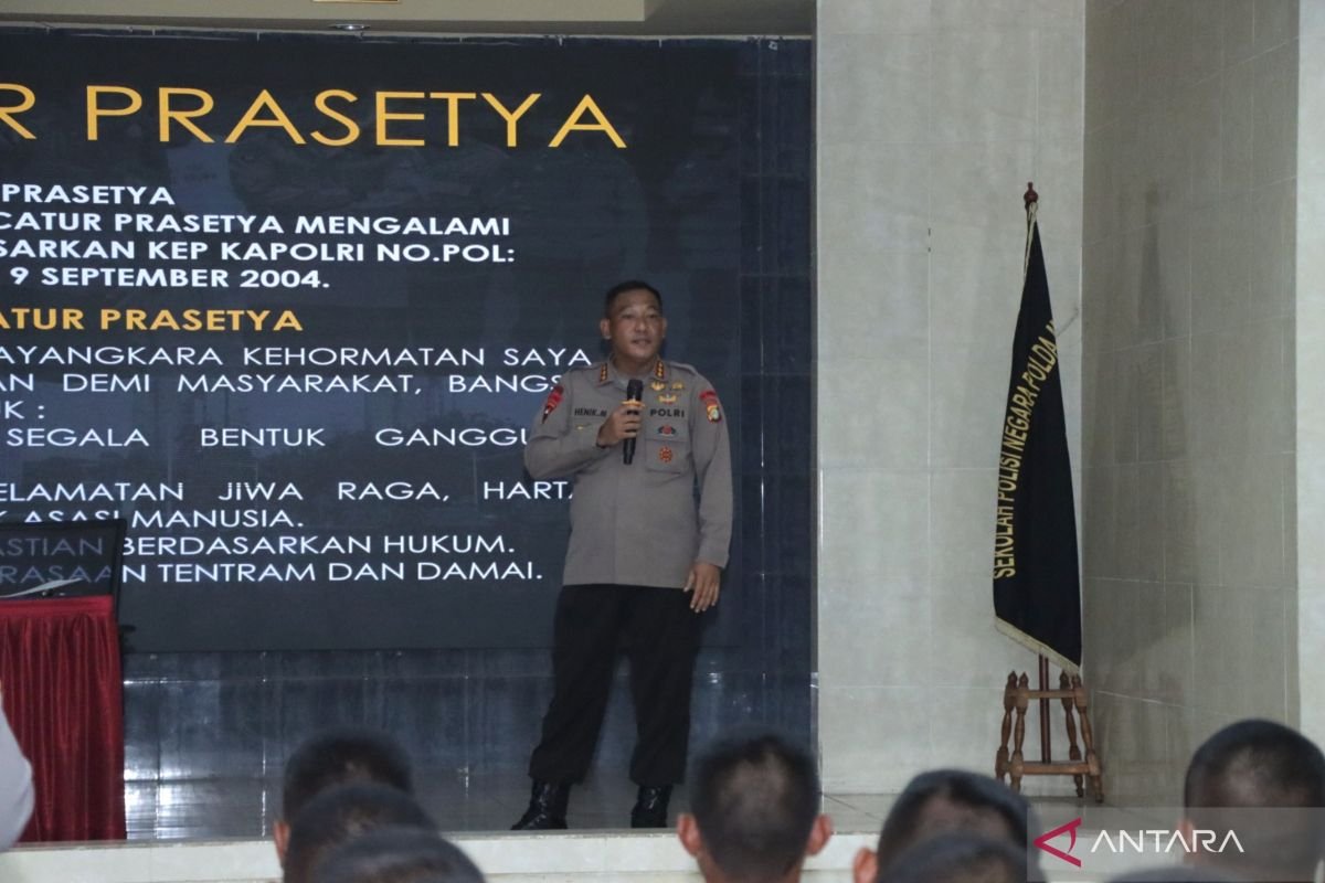Anggota Polri harus mengabdi terhadap warga