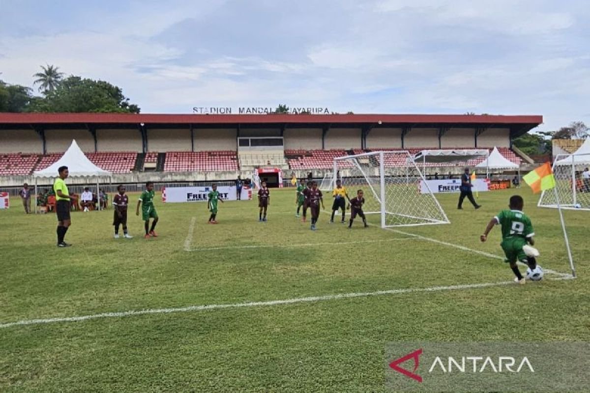 PSSI, Freeport, PFA kemudian KNVB penghargaan kompetisi kursus kepelatihan ke Timika