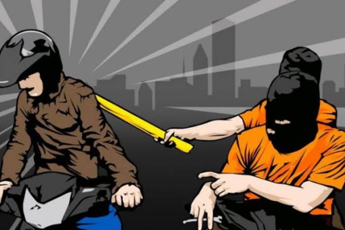 Pengendara motor ke di Kampung Melayu dibegal hingga patah tulang