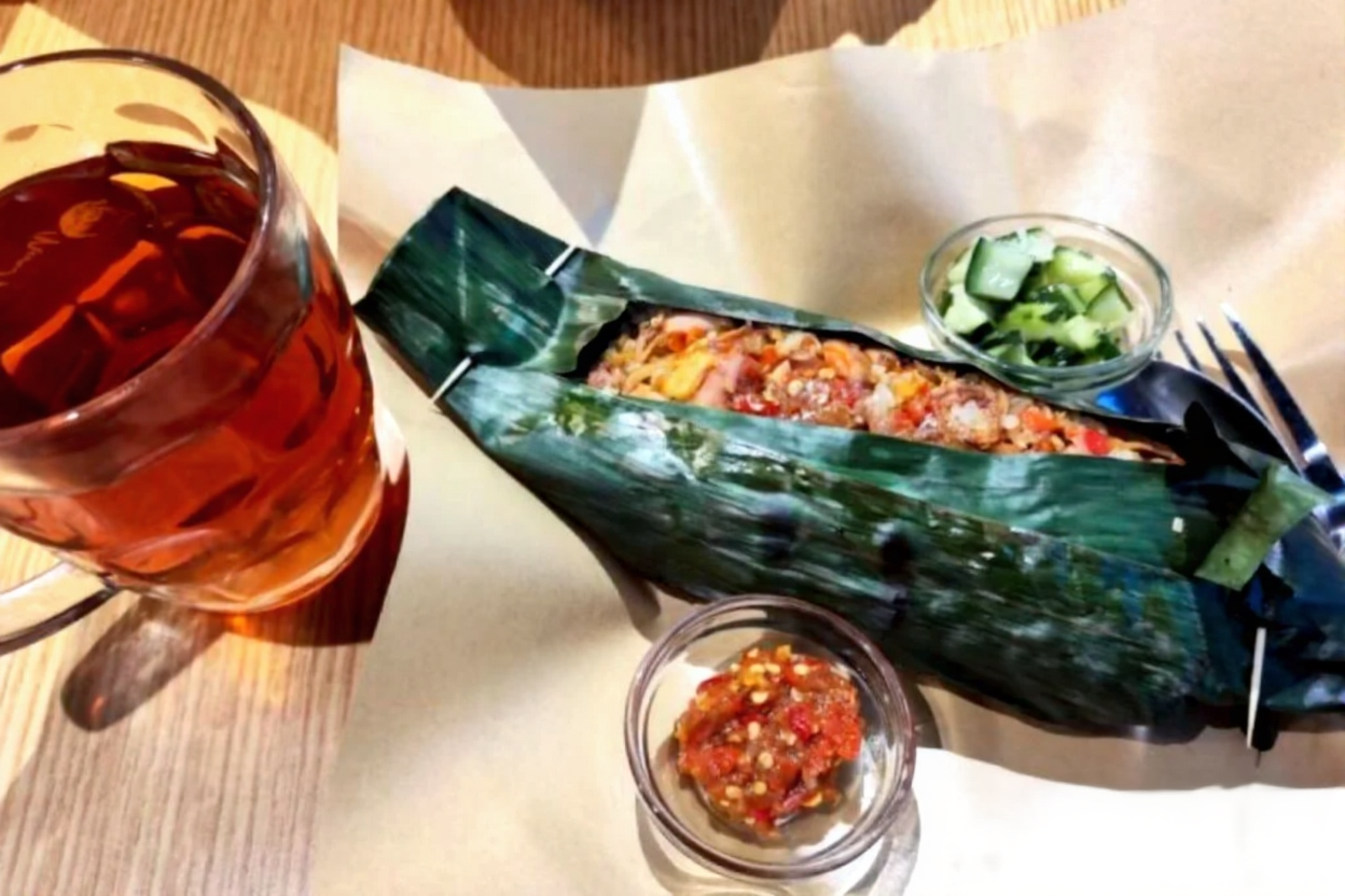 Resep masakan nasi bakar ayam suwir kemangi yang tersebut yang disebutkan lezat kemudian juga praktis