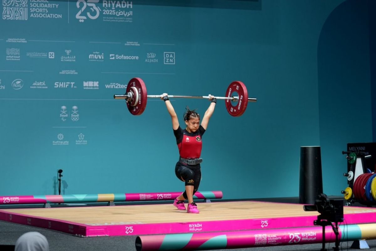 Melyani rebut tiga perak angkat besi, medali pertama Indonesia pada ISG