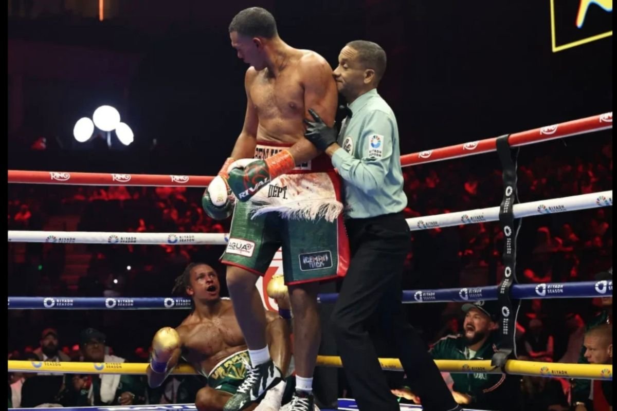 Atasi Yarde dengan KO, David Benavidez pertahankan juara bola WBC