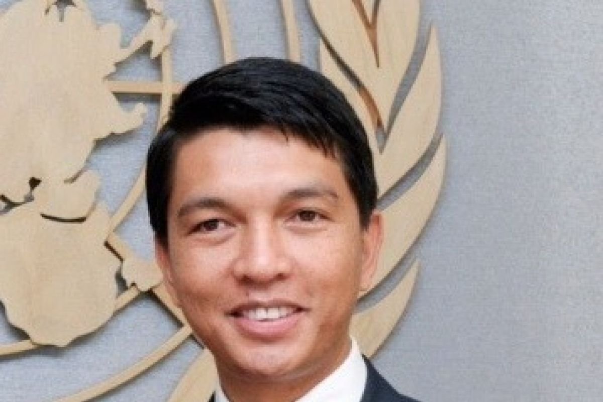 Hal ini profil Andry Rajoelina, Presiden Madagaskar yang digunakan mana kabur ke Prancis