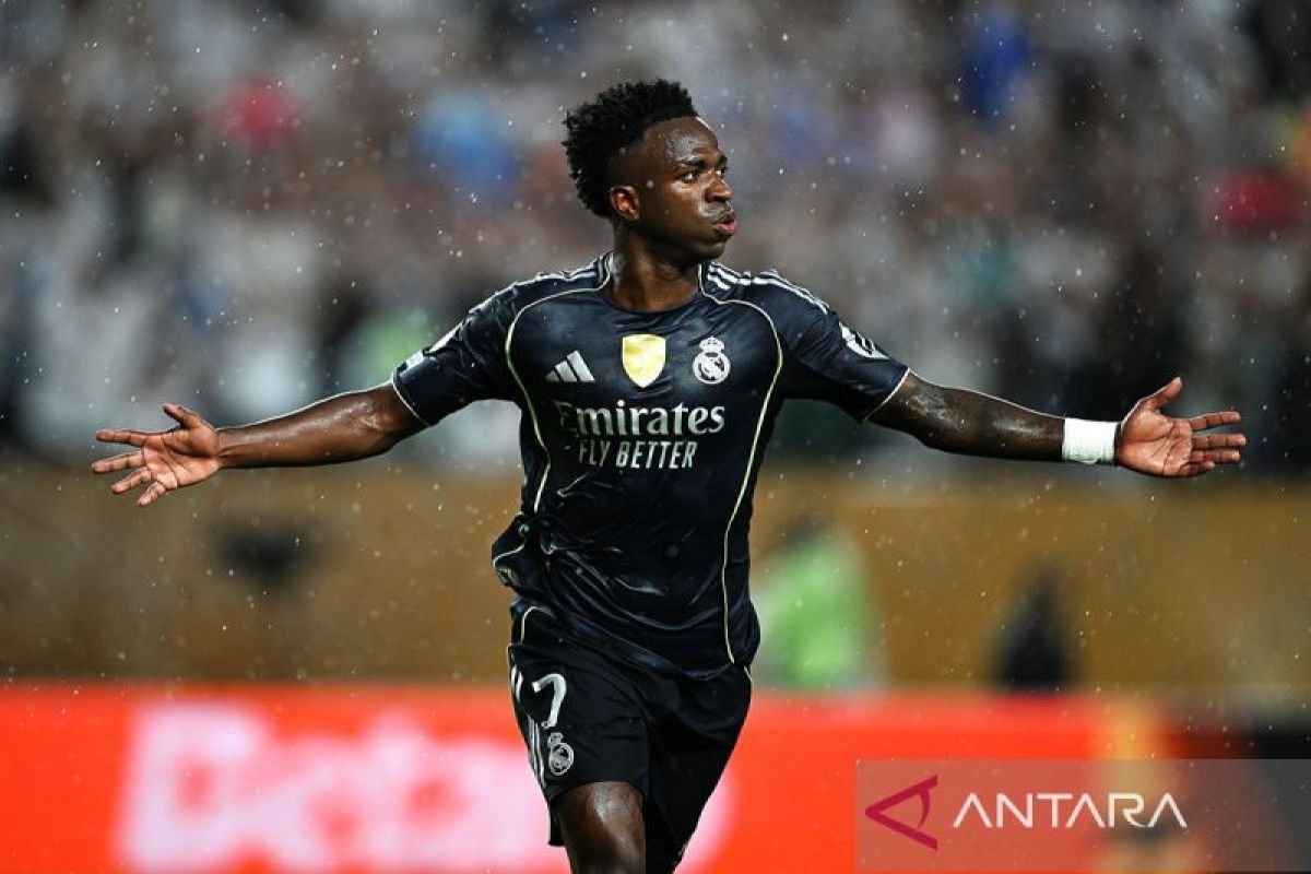 Vinicius dikabarkan tolak kontrak baru dikarenakan konflik dengan Alonso