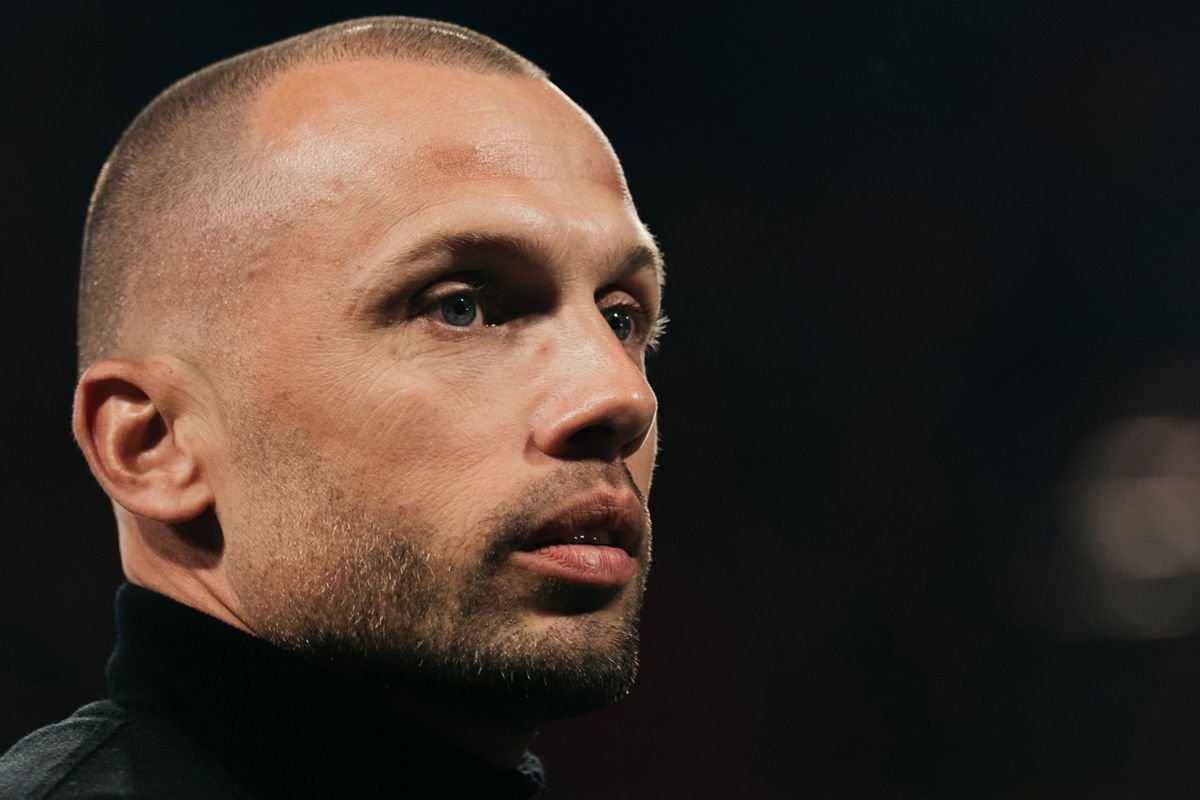 Ajax pecat John Heitinga setelahnya rentetan hasil buruk