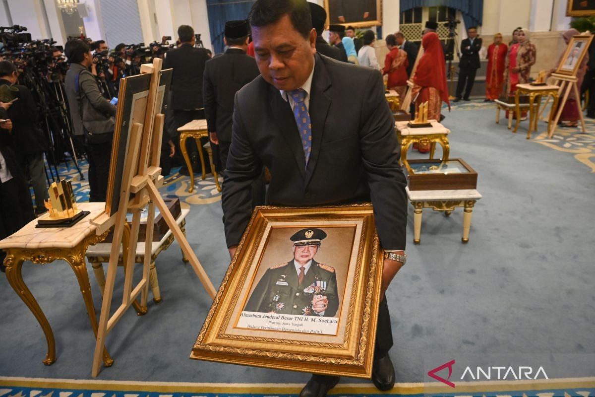 Sosok Zainal Abidin Syah yang mana digunakan perjuangkan Irian Barat bagian NKRI