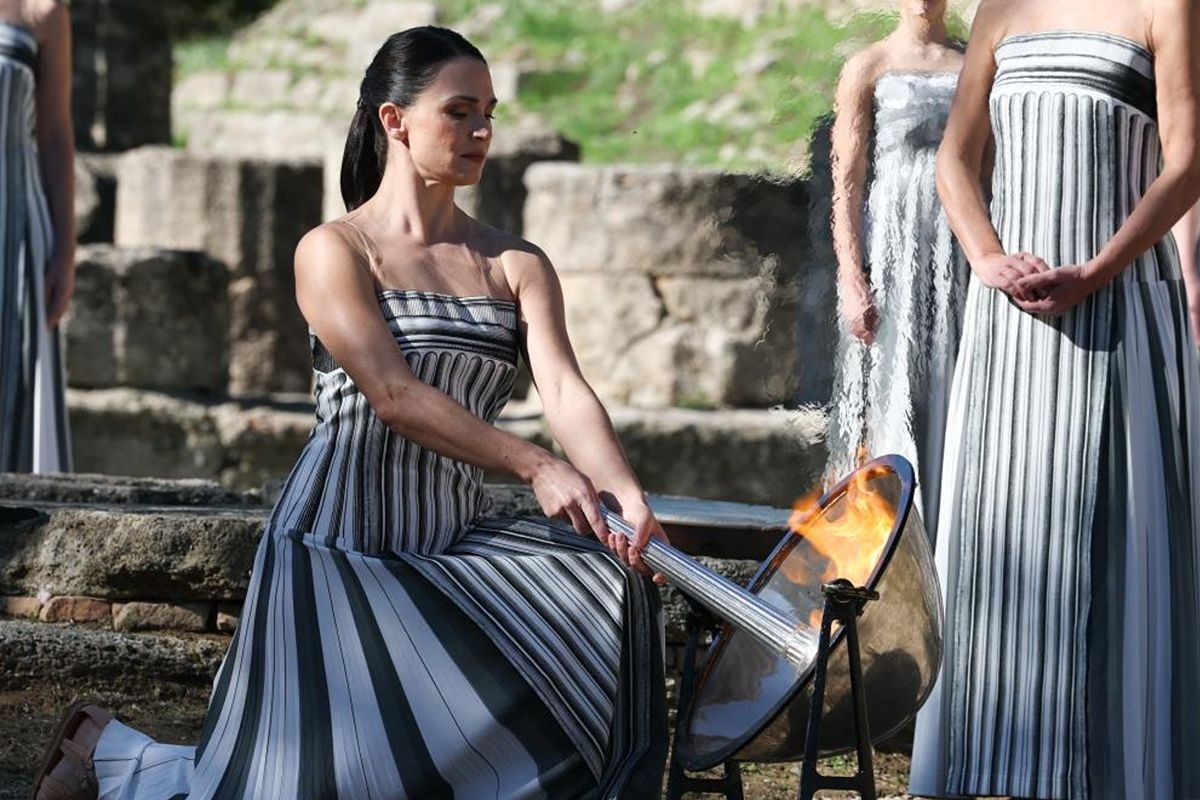 Api Olimpiade Musim Dingin Milan-Cortina 2026 dinyalakan ke Olympia