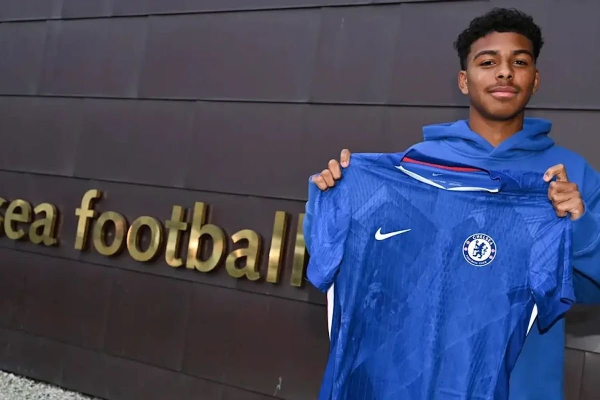 Putra Thiago Silva resmi teken kontrak profesional bersatu Chelsea