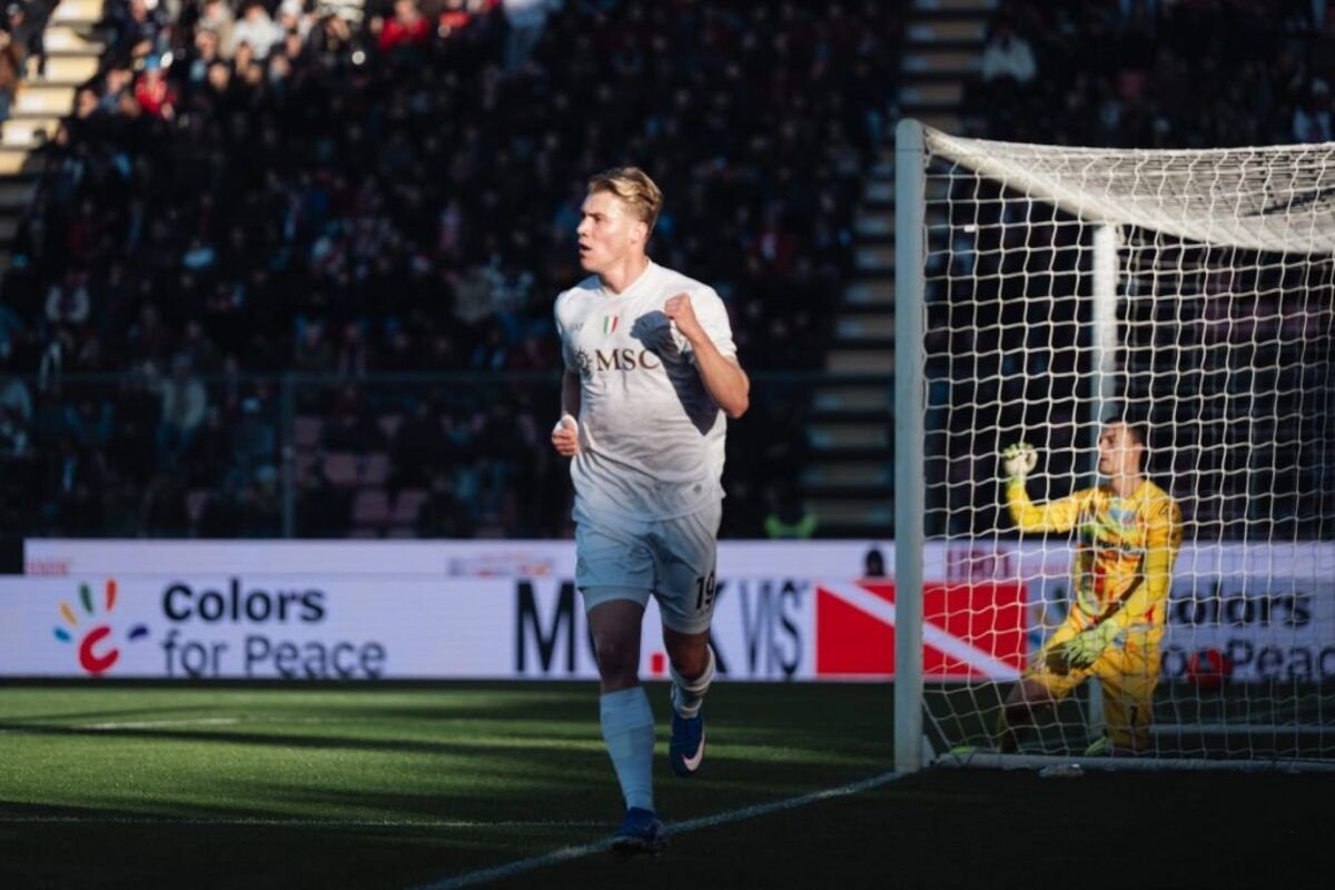 Penyerang MU senang bawa squad tim Napoli kembali ke jalur kemenangan