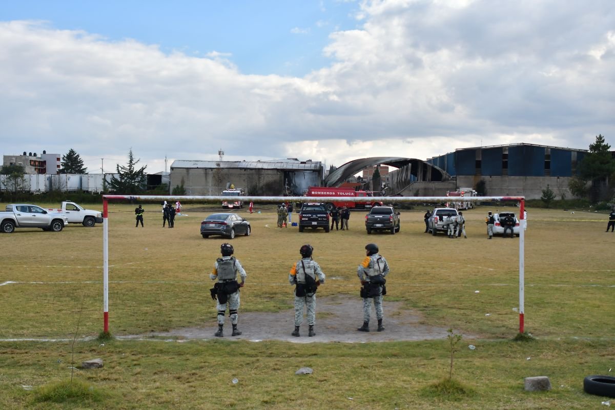 Sedikitnya enam pendatang tewas akibat kecelakaan pesawat kecil di dalam Meksiko