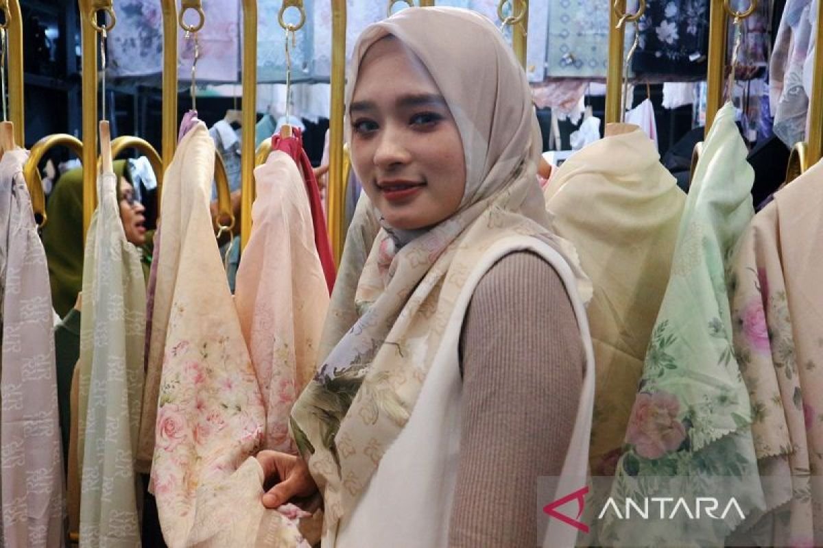 Inara Rusli dilaporkan, Polisi telah ada minta pernyataan kemudian barang bukti