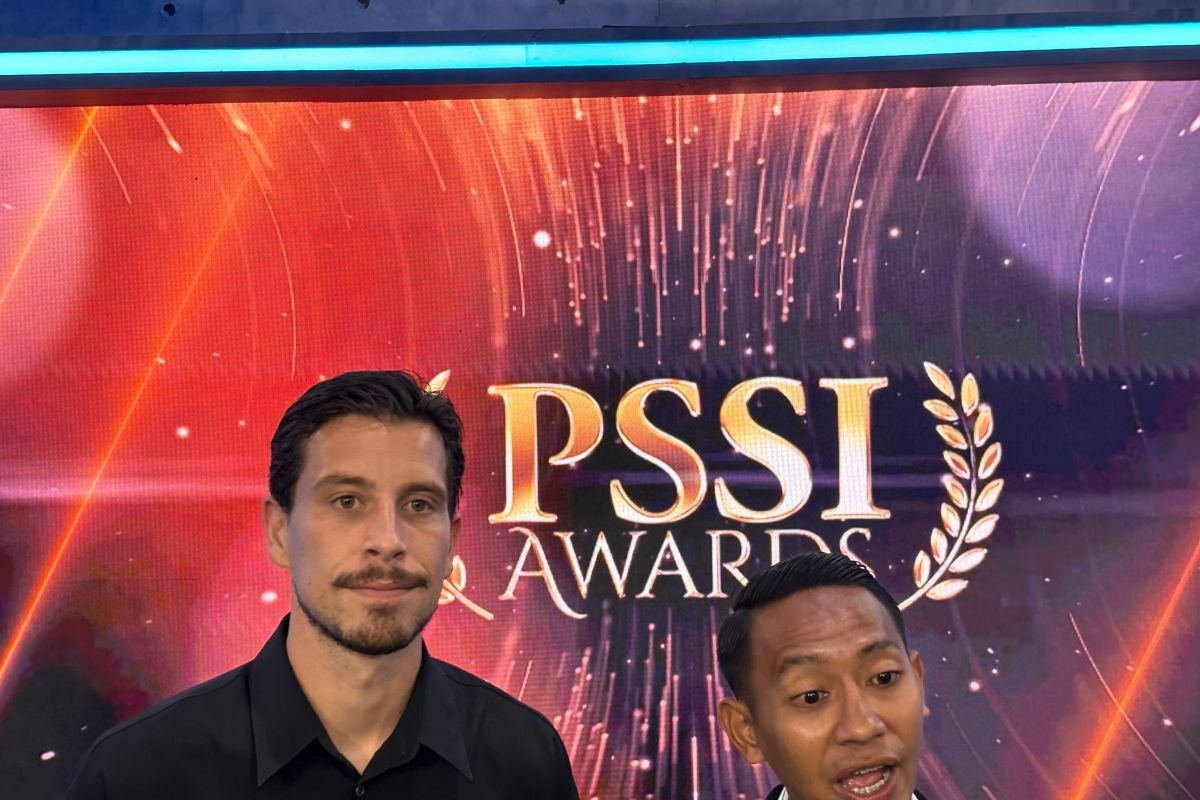 Ditanya hambatan Van Bronckhorst, Thom Haye irit komentar