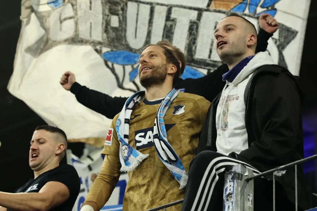 Baumann bagi 500 liter bir untuk suporter sebagai tanda terima kasih