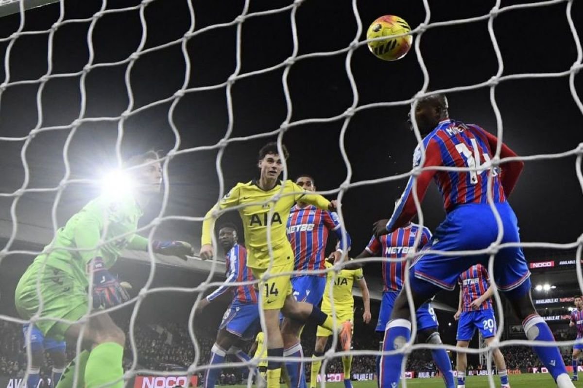 Cetak gol debut, pembimbing Spurs puji Archie Gray