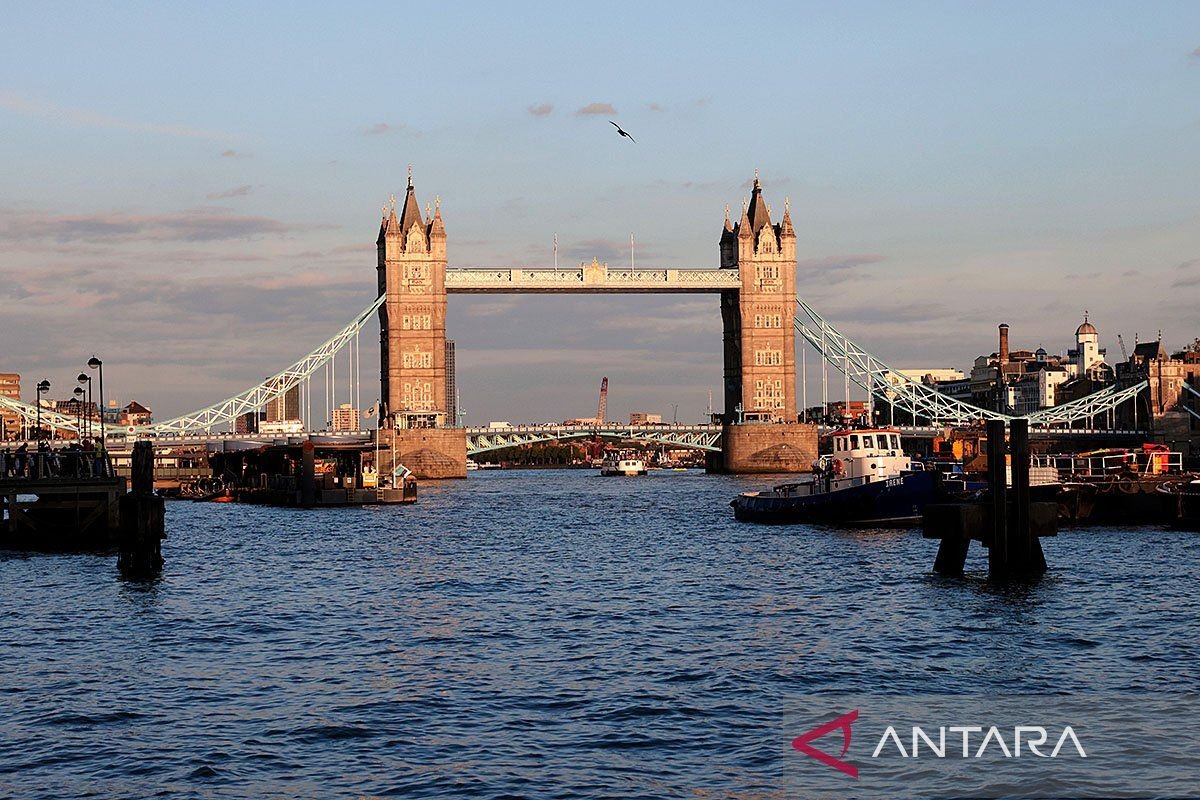 Inggris Pertimbangkan Lepas Aset Rusia yang Dibekukan demi negara tanah Ukraina