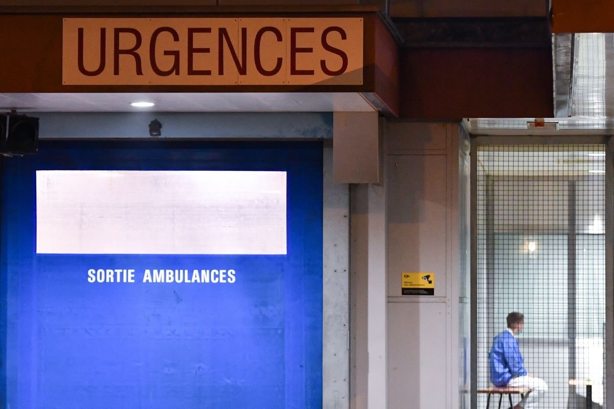 Lilin lalu juga karangan bunga warnai duka korban kebakaran Crans-Montana