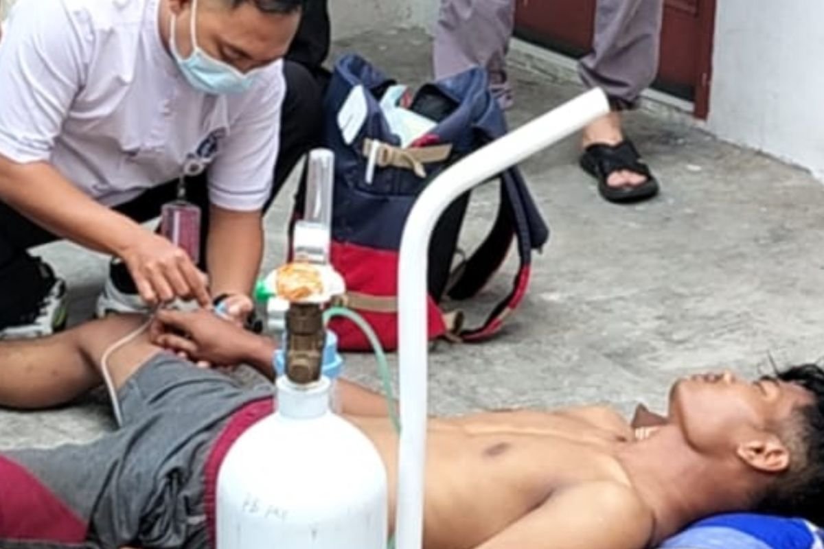 Polisi temukan botol dan juga bungkus makanan pada kontrakan pemukim yang digunakan terdampar tewas Warakas