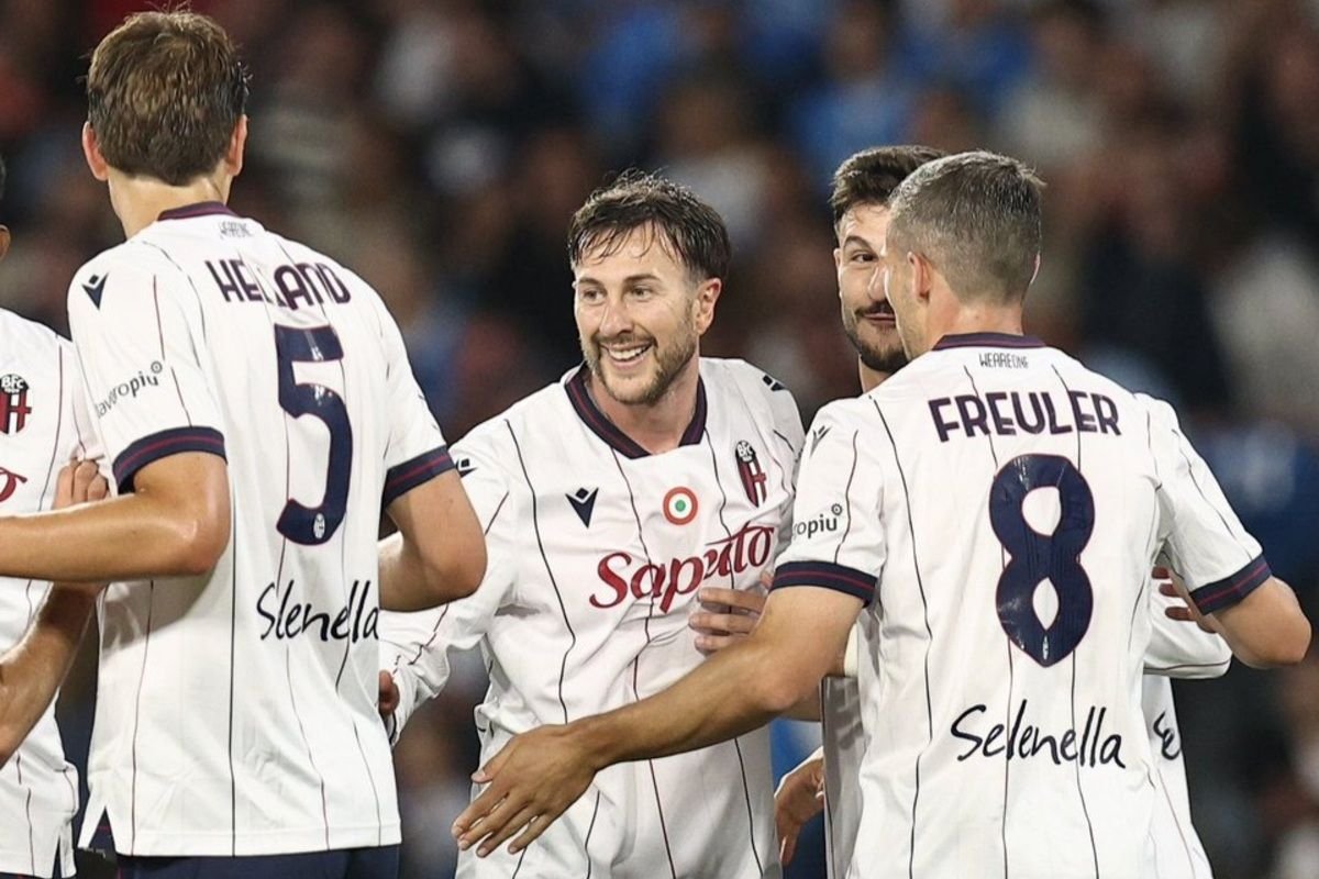 klub tim Napoli telan kekalahan dramatis 2-3 pada waktu jamu Bologna