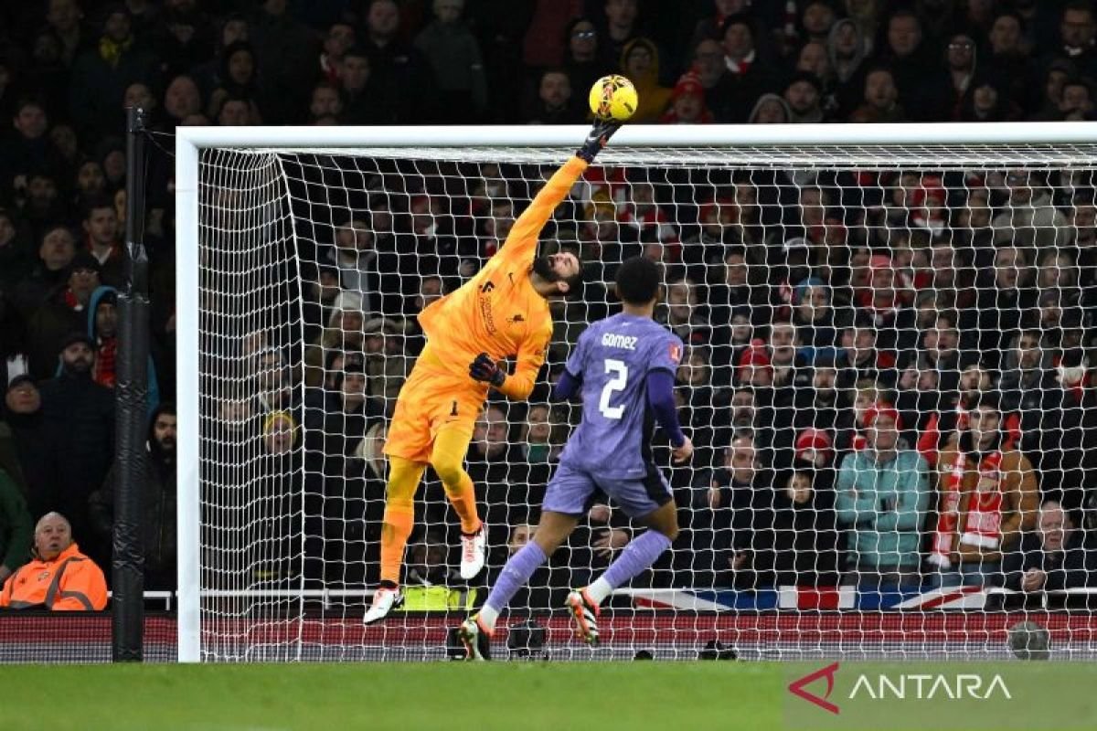 Alisson Becker dikabarkan makin dekat gabung Juventus di musim panas
