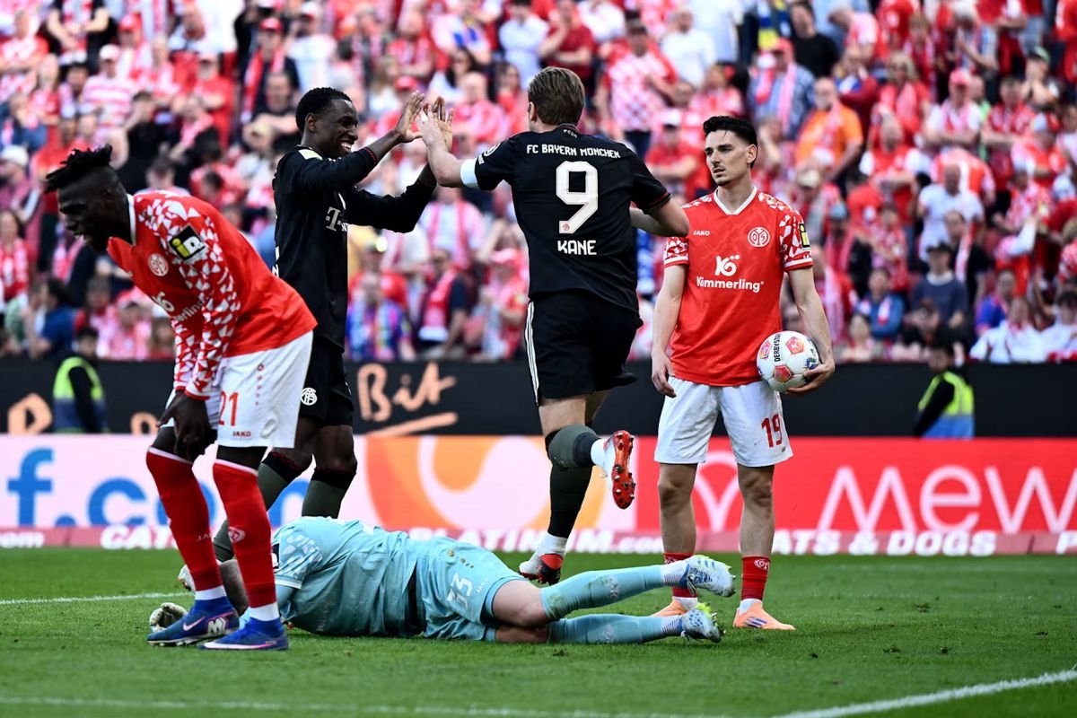 Bayern Muenchen bangkit balikkan keadaan bekuk Mainz 4-3