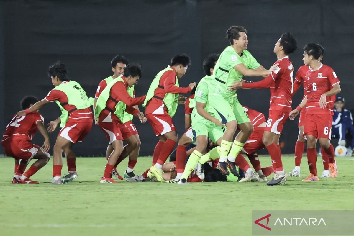Ichiro berduet dengan Pandu Aryo di lini depan Indonesi U17 vs Qatar