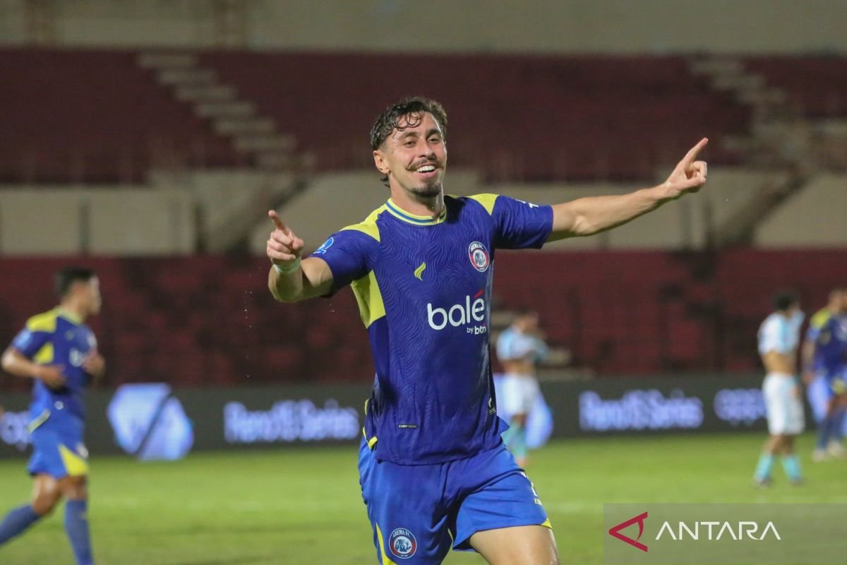 Arema lanjutkan tren kemenangan dengan hantam PSBS 5-2
