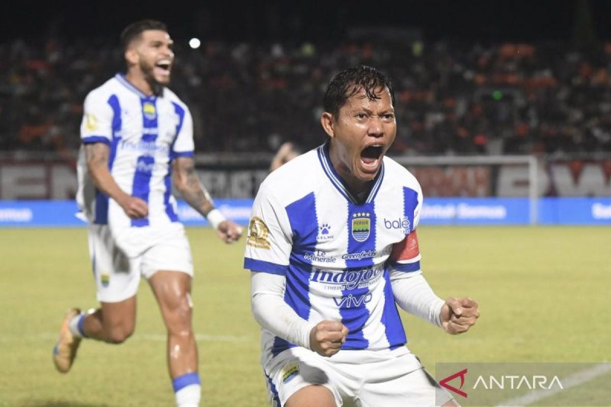 Persib Bandung bungkam Persija Ibukota 2-1, kukuh ke pada puncak klasemen
