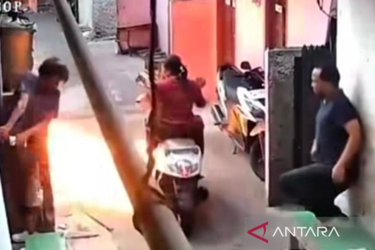 Polisi selidiki pelemparan molotov terhadap pengendara motor pada Jakut