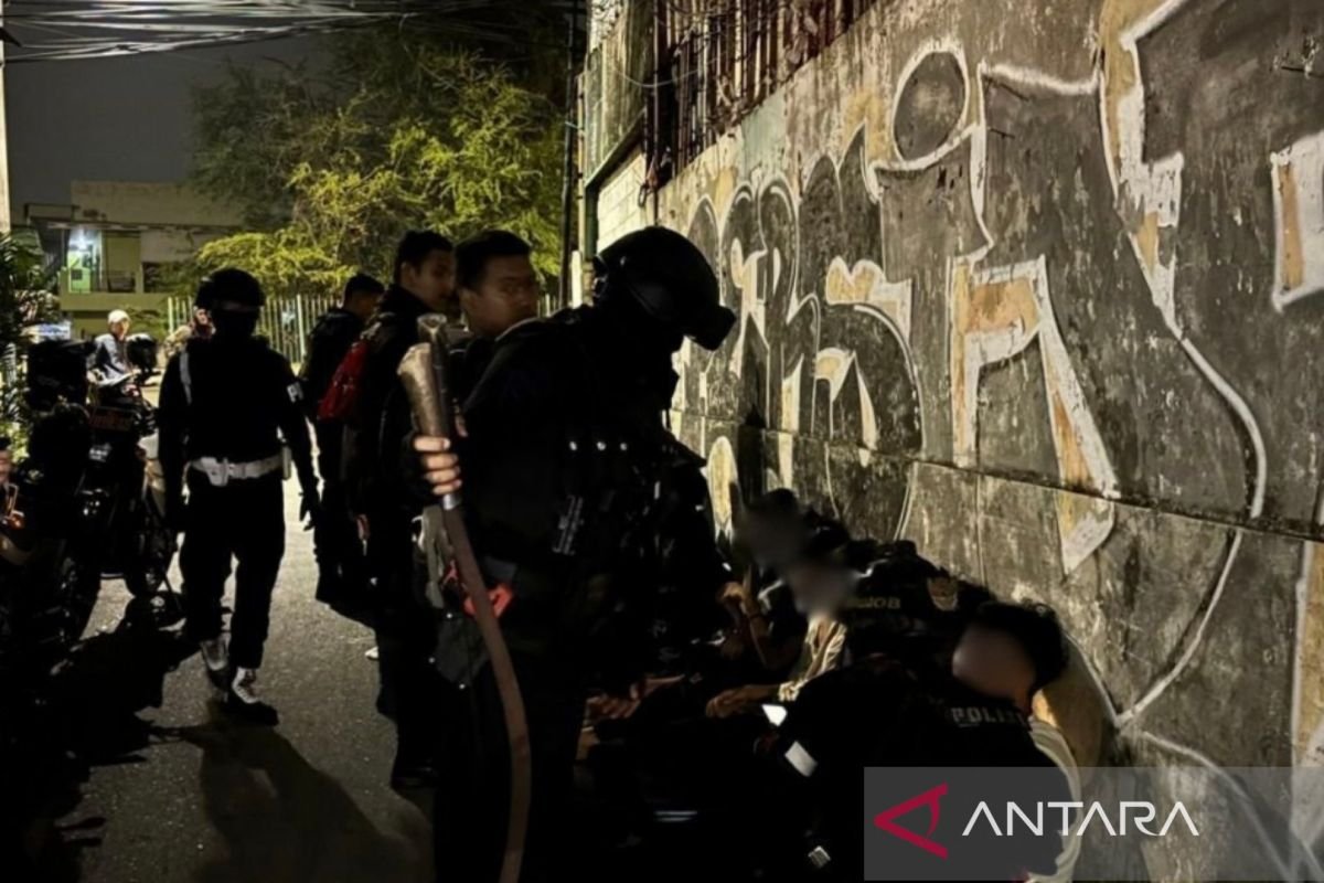 Polisi tangkap delapan pemuda yang dimaksud hendak tawuran pada Jaktim