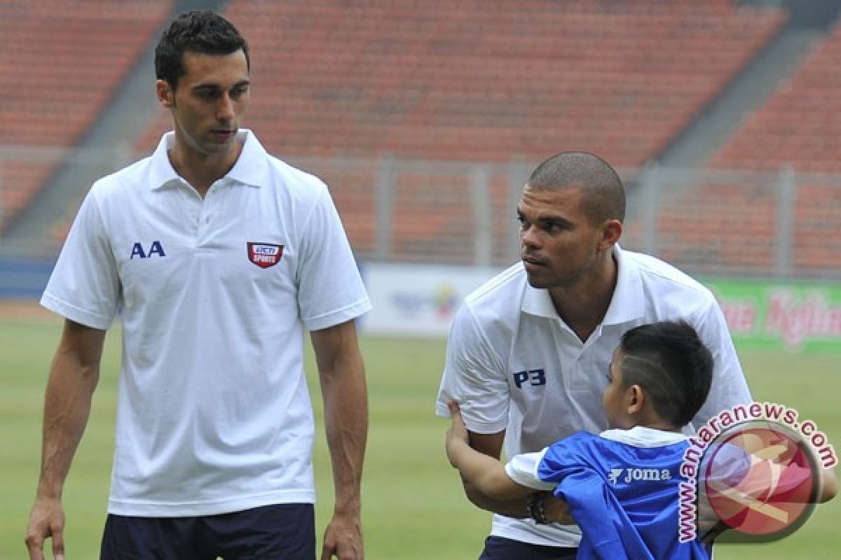 Klub sepak bola Klub sepak bola Fulham dikabarkan akan datangkan Alvaro Arbeloa sebagai pembimbing baru
