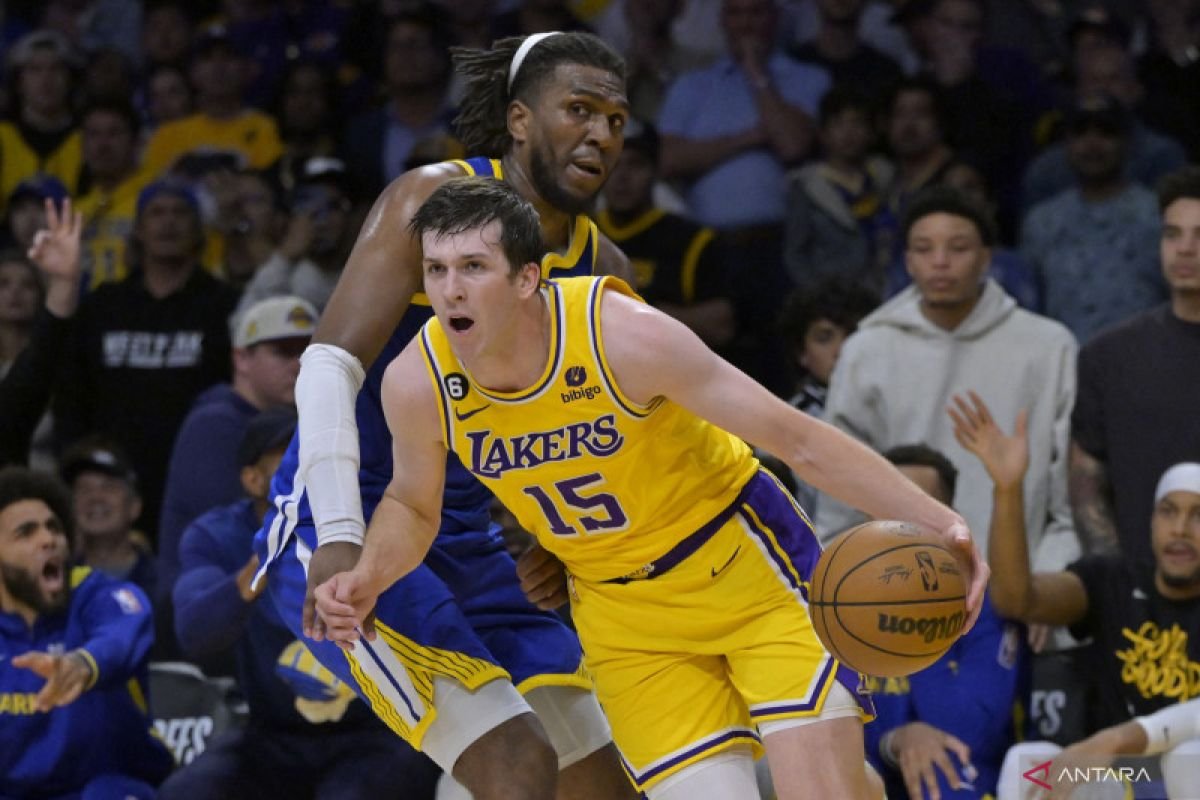 Reaves niat bertahan ke Lakers dengan nilai kontrak Rp3,3 triliun