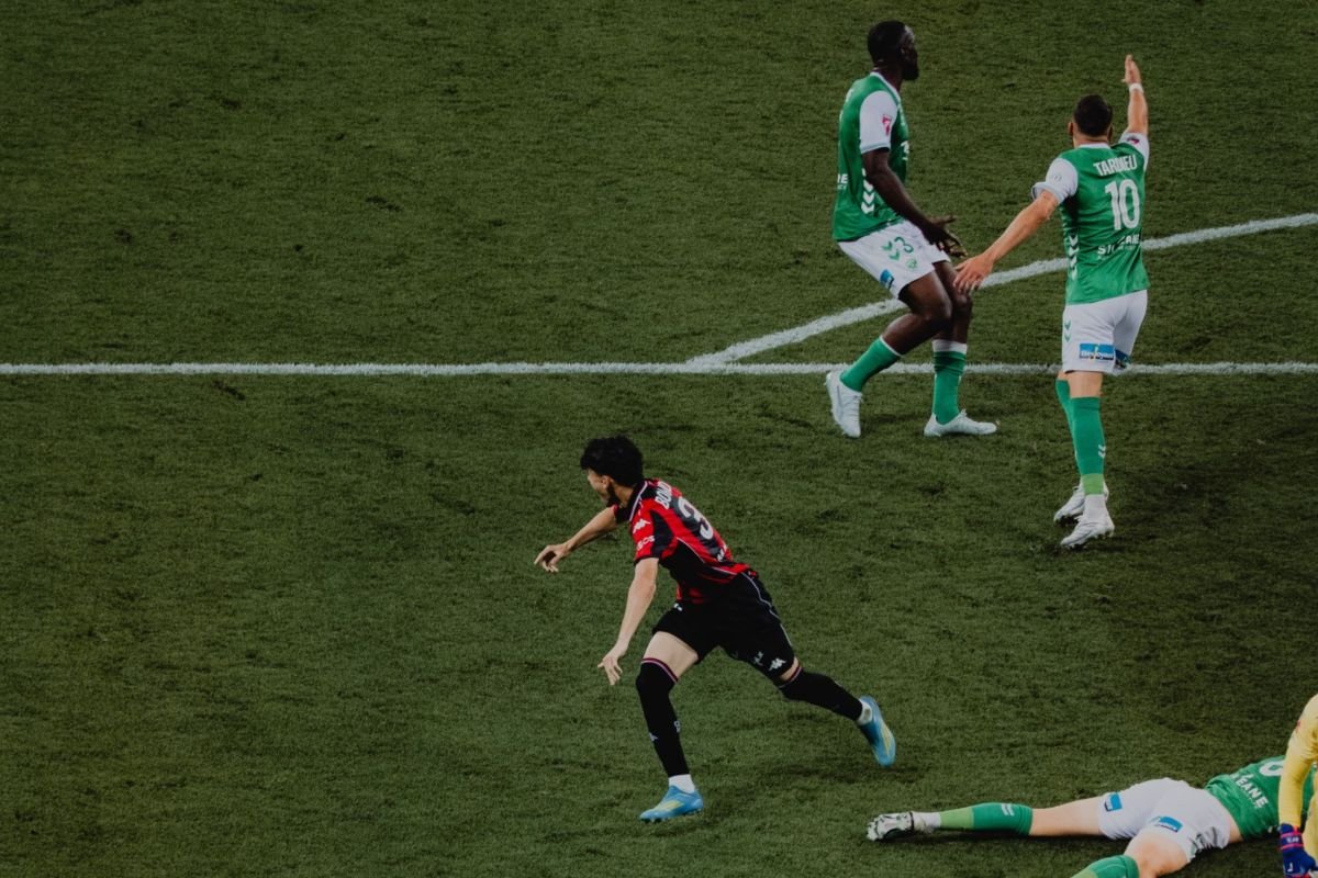 Nice bertahan ke Ligue 1 usai kalahkan St-Etienne 4-1